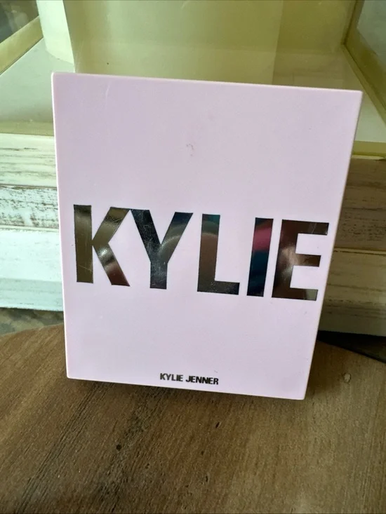 Kylie Jenner Cosmetics Pressed Blush Powder in Pink Power New No Box