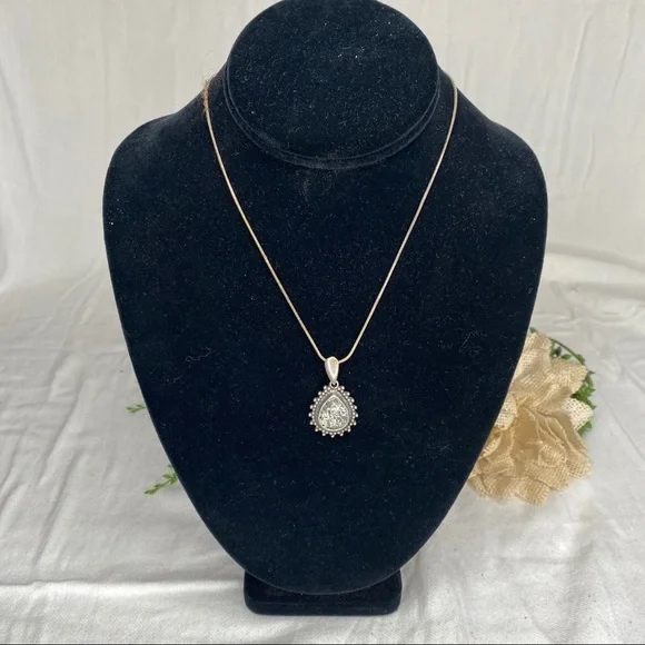 Sterling Silver .925 & Grey Teardrop Shaped Druzy Pendant Necklace 16