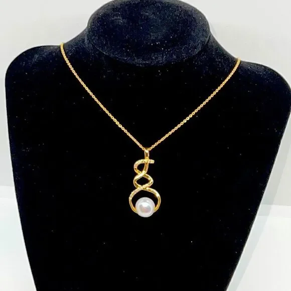 Beautiful Gold Necklace With Pearl Pendant