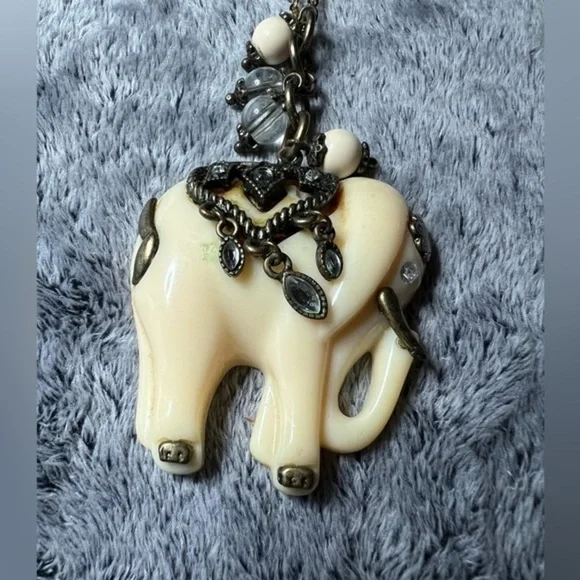Vintage Ivory Resin Elephant Pendant Necklace 36in