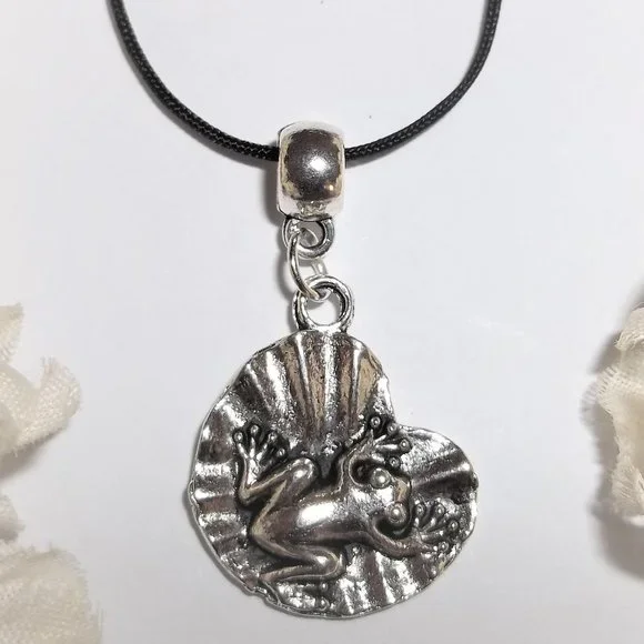 Necklace, Pendant, Frog Necklace, Silver Frog Necklace, Frog Jewelry, NWT 8047