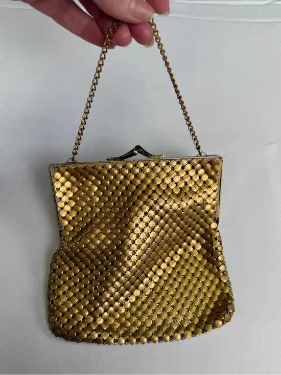 Vintage Beauty - Gold Chainmail Tiny and Elegant Evening Bag - excellent vintage