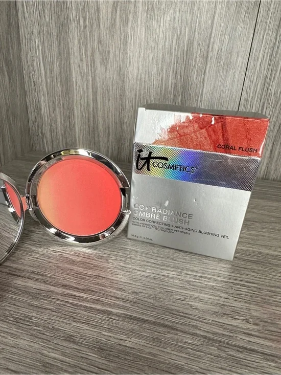 it cosmetics Ombré Blush Compact — Coral Flush