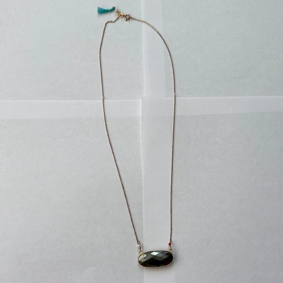 Elegant green and gold Pendant Necklace