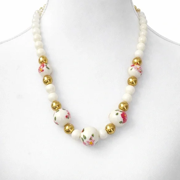 Vintage Hand Painted Floral Acrylic Beaded Necklace White & Gold Cottagecore