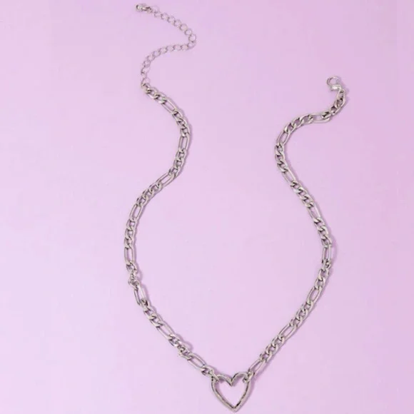 3/$30 🤍 Heart Chain Necklace