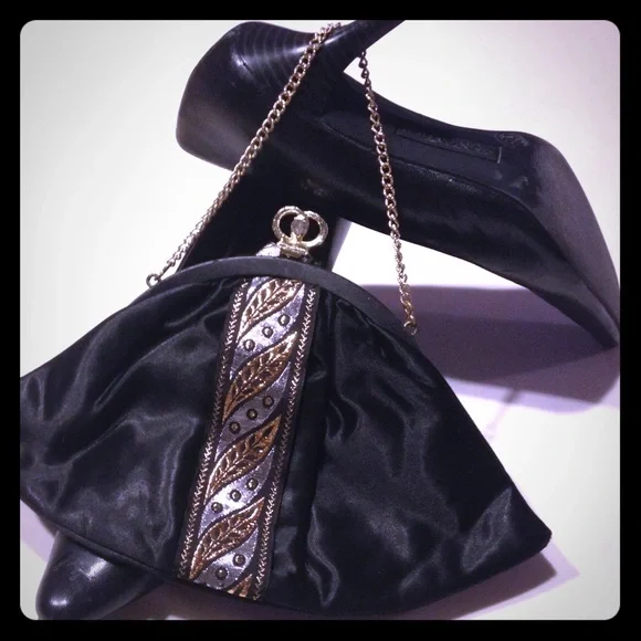1950's Clutch Bag Blk/Silver/Gold w/clasp & chain‎