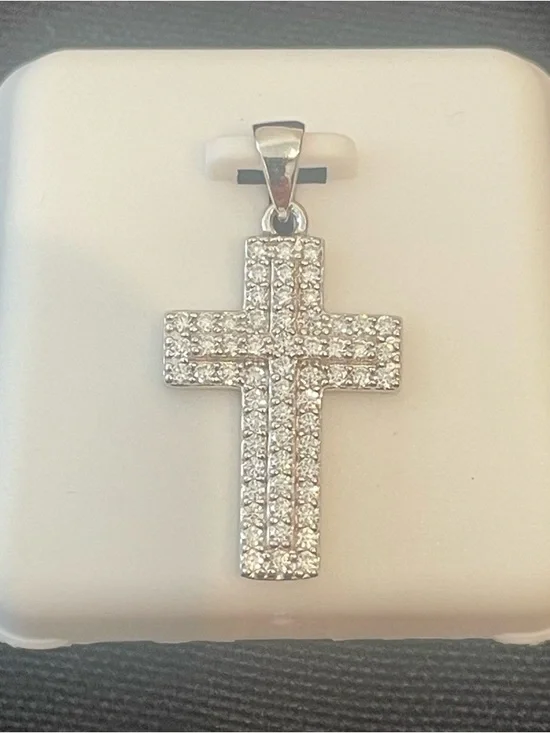 925 silver 1.00ctw Moissanite cross pendant