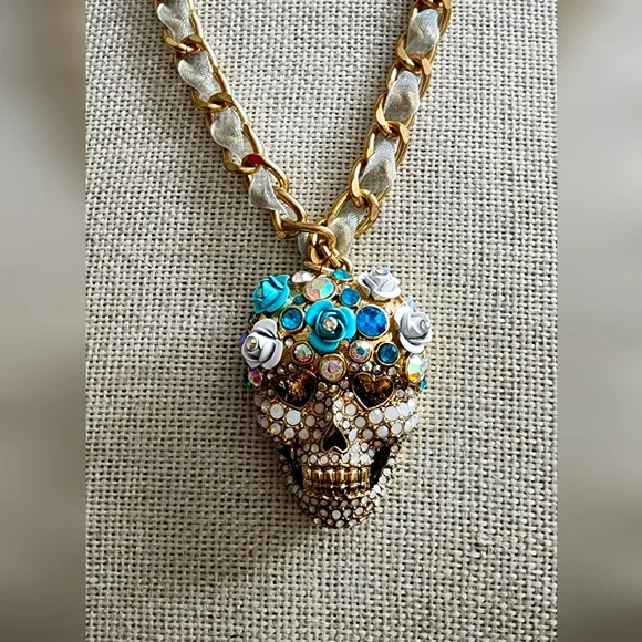 NWT Betsey Johnson sugar skull necklace
