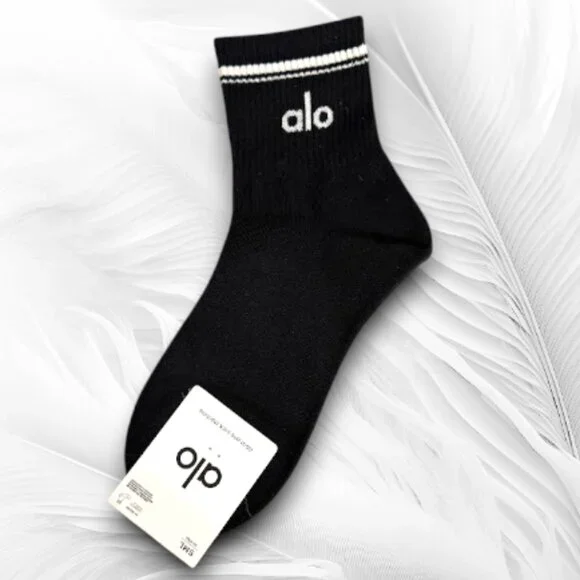 Alo Yoga Logo Crew Socks Black S/M NWT