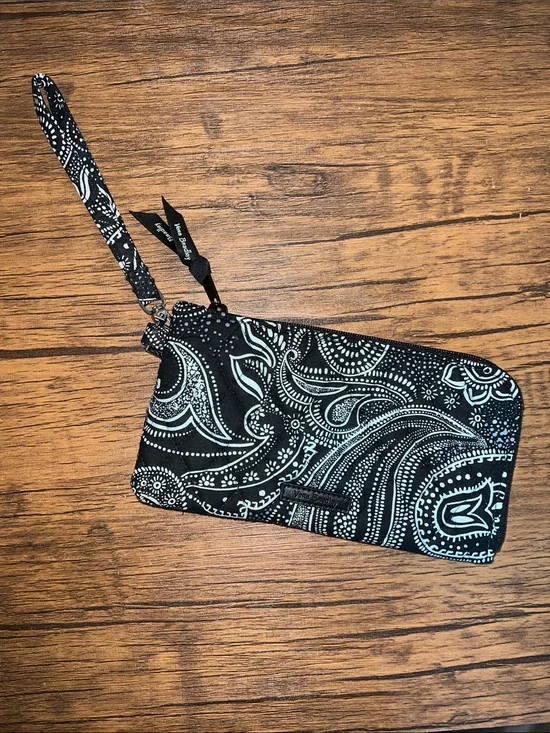 Vera Bradley Black & White Paisley Wristlet- OS