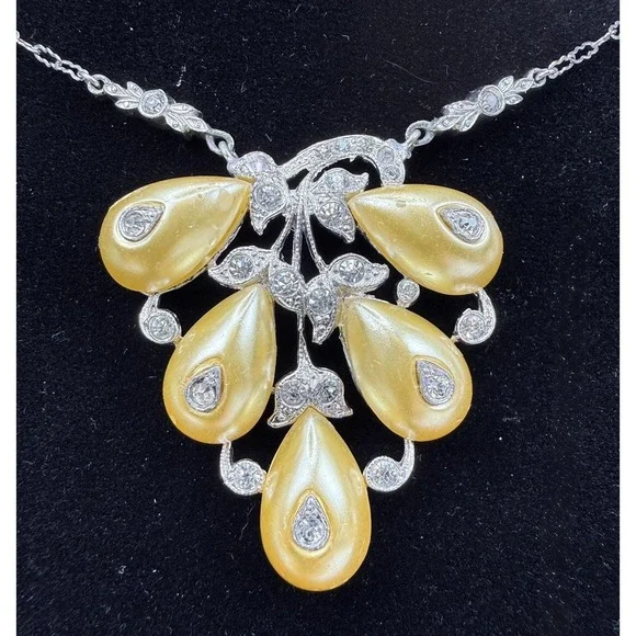 1930'S Crown Trifari rhodium necklace faux pearl floral pendant SIGNED read !