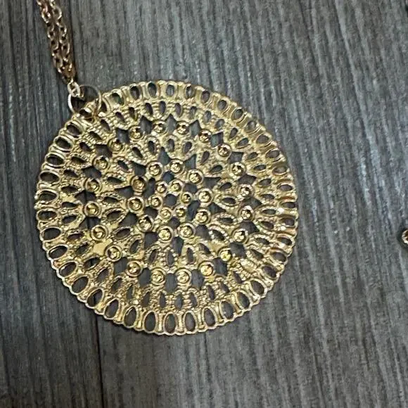 Gold tone detailed Medallion necklace NWOT