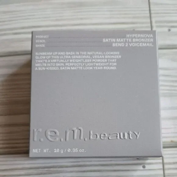 R.E.M. Beauty Hypernova Satin Matte Bronzer - Send 2 Voicemail