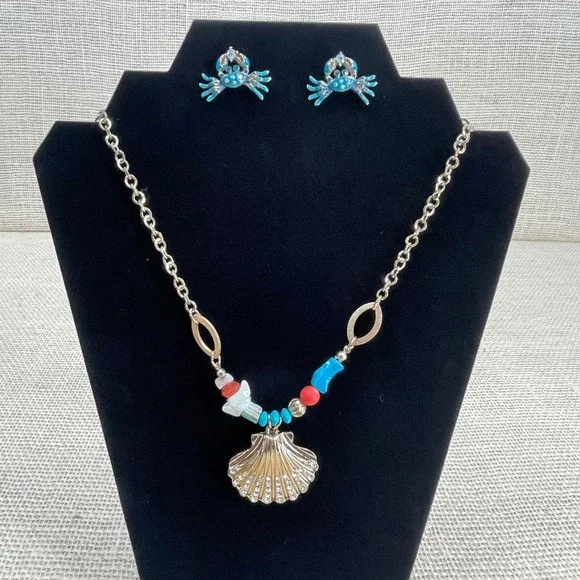 Gold Tone Seashell Pendant Necklace with Blue Crab Earrings Set, Beach Vacation
