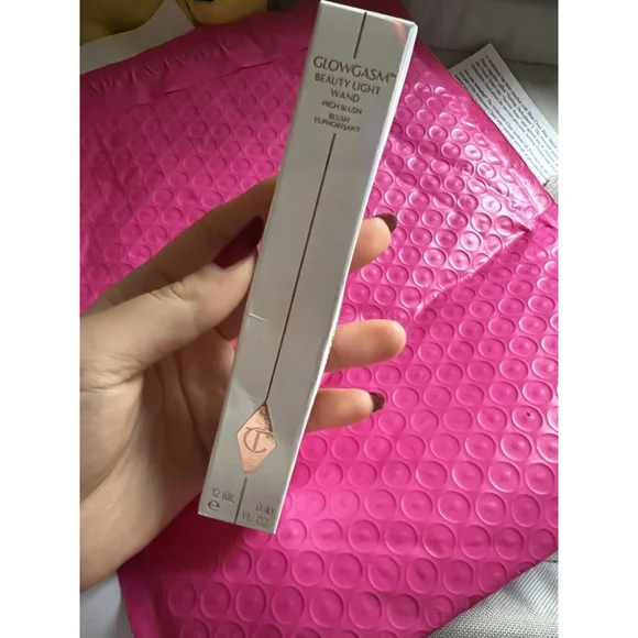 Charlotte Tilbury Glowgasm Beauty Light Wand In PINKGASM. Highlight Blush 12ml