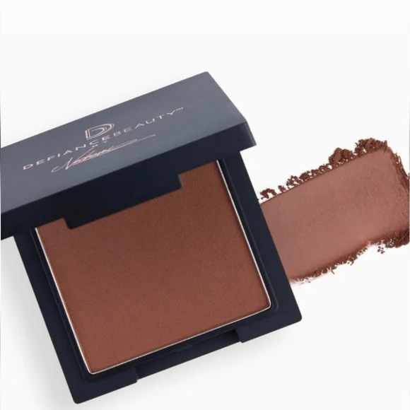DEFIANCE BEAUTY Satin Sovereign Bronzerin Color:Immortal Envy NEW IN BOX
