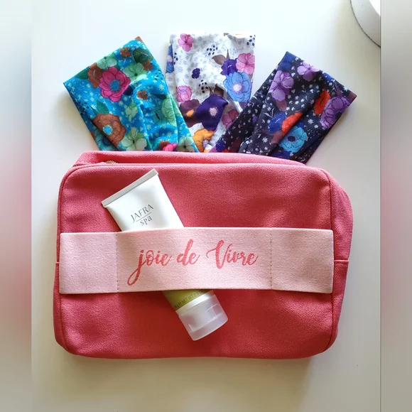 LANCÔME Pink Cosmetic/Toiletry Bag with Goodies 💝