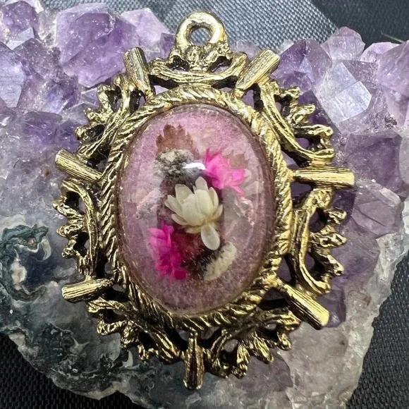 Vtg Dried‎ Flower Pendant Handmade Signed Lucite Dome Gold Tone Victorian Gothic