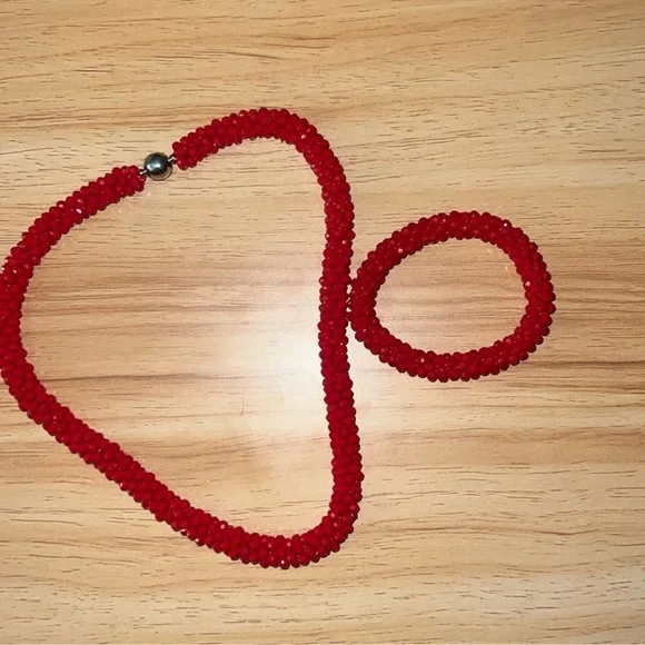 Elegant Red Beaded Necklace and Bracelet Set