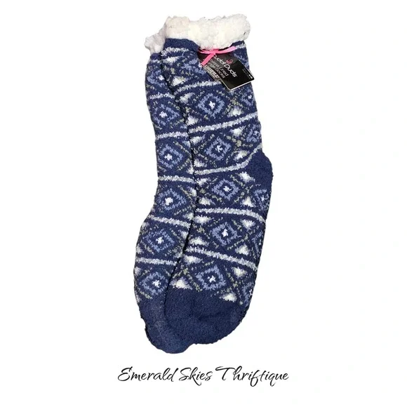 NWT Cuddl Duds Sherpa Lined Lounge Socks Women's 4-10 blue soft. Free ship