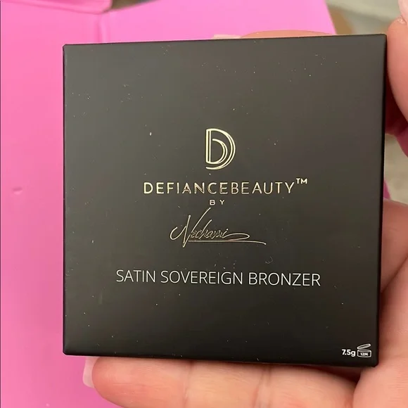 Black Satin Bronzer Compact