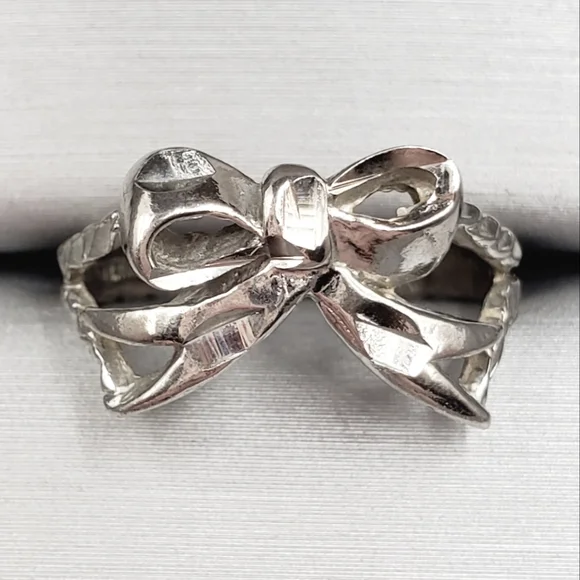 Silver Diamond Cut Vintage Bow Ring