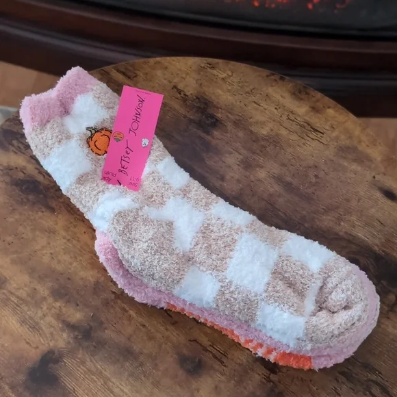 NWT Betsey Johnson Cozy Pumpkin Fuzzy Socks Pink Orange Checkerboard Crew Socks