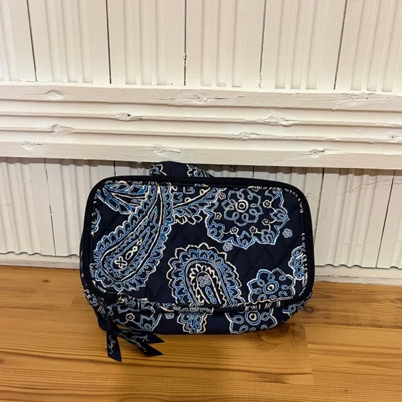 Vera Bradley blue bandana blush and brush case