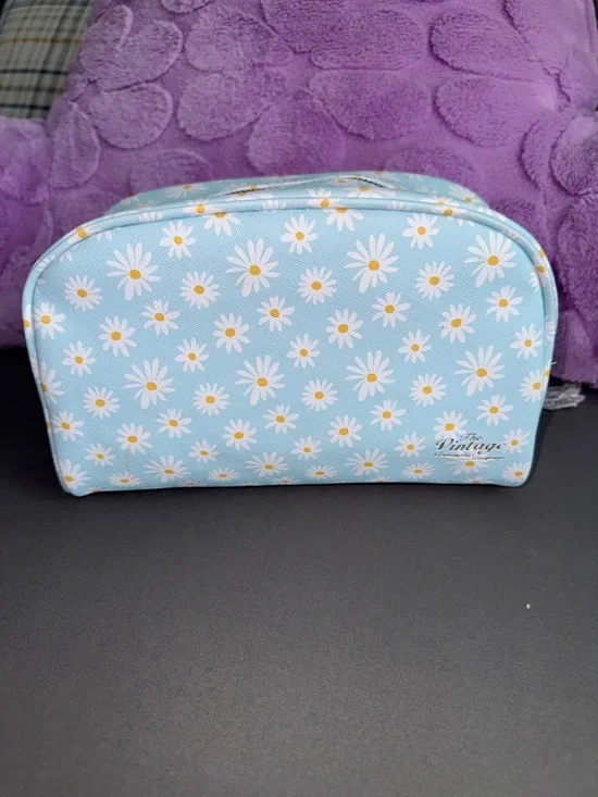 Vintage Daisy Print Light Blue Cosmetic Pouch