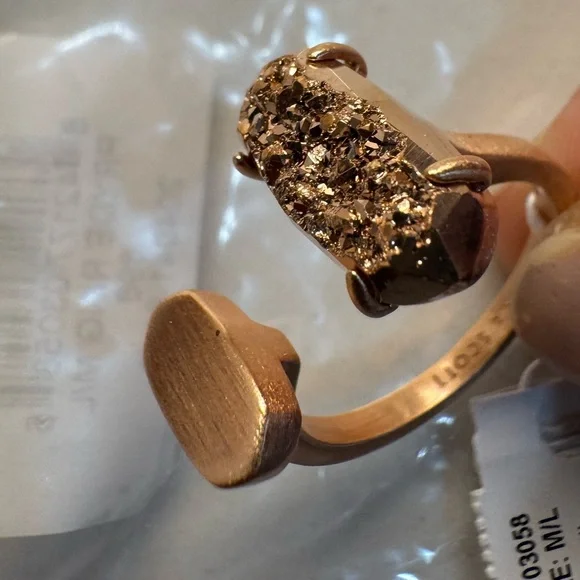 🎉LAST CHANCE🎉 KENDRA SCOTT Pryde Ring Silver/Iridescent Drusy