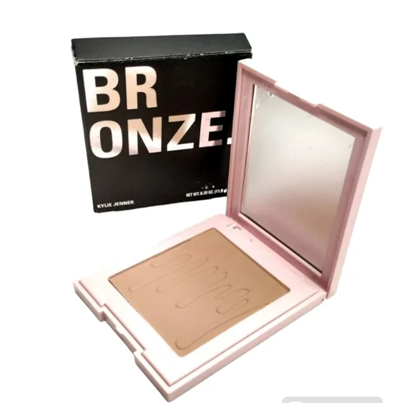 Kylie‎ Cosmetics Pressed Bronzing Powder KHAKI full size