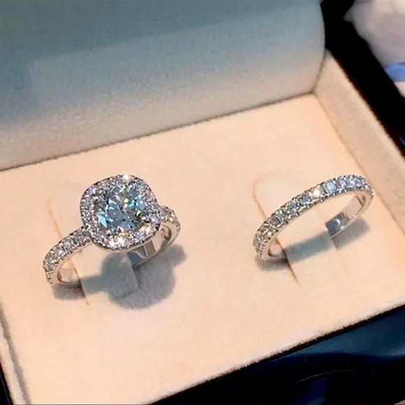 Dazzling 2-Piece Zinc Alloy Rhinestone Wedding Bands for Women