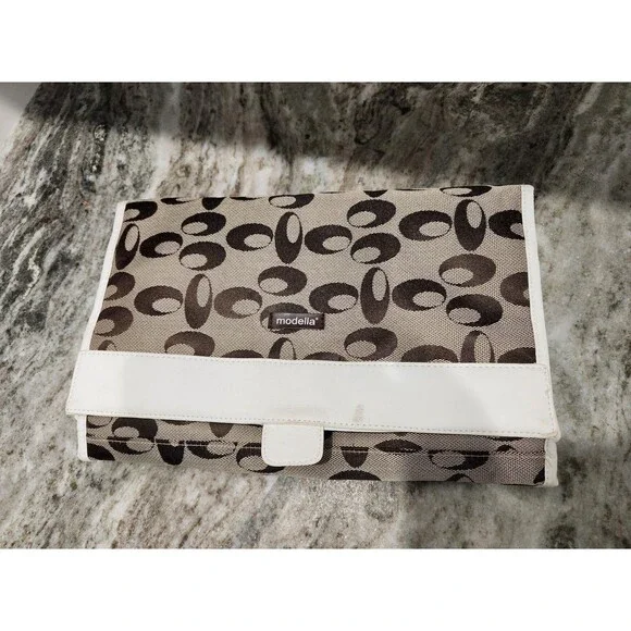 Hanging toiletry case - brown