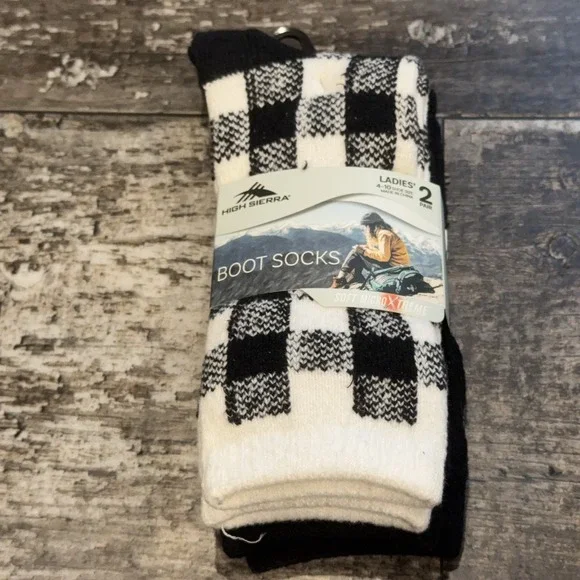 High Sierra Boot Socks Womens 4-10 Buffalo Plaid 2 Pair Pack Soft Warm Crew Sock