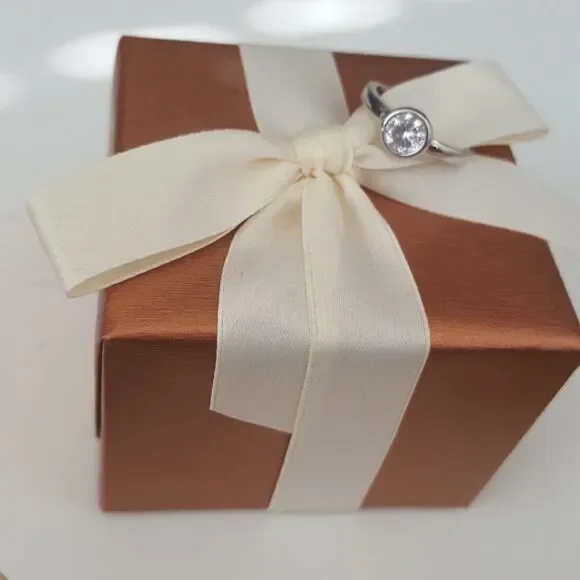 Stylish Solitary w/ High Quality Crystal CZ Stone