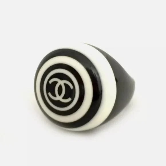 CHANEL CC LOGO BLACK PLASTIC RING/Q4248