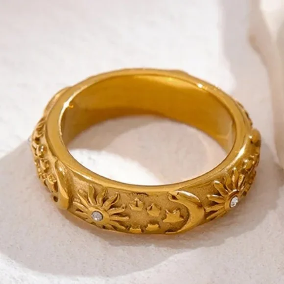 NEW 18K Gold Plated Textured Moon Star Ring