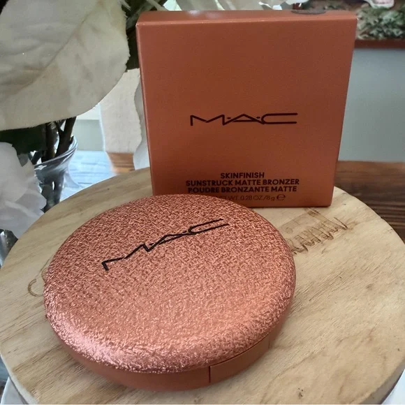 MAC SKINFINISH SUNSTRUCK MATTE BRONZER DEEP GOLDEN