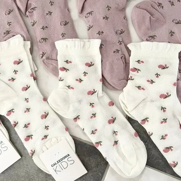Cute Calzedonia Floral Rosette Cotton Ruffle Socks - White or Pink - Womens