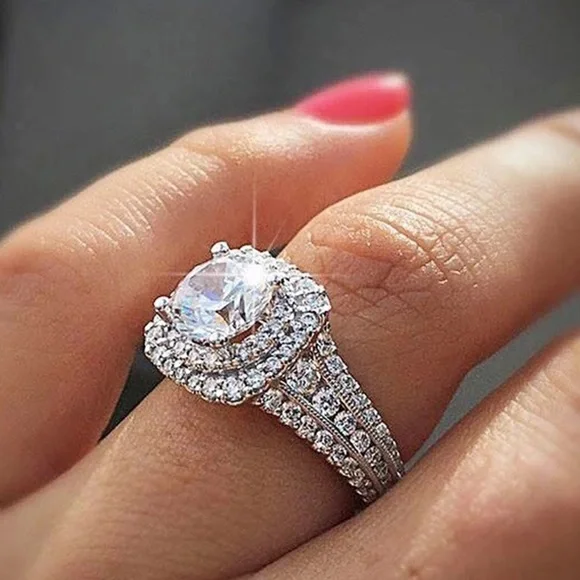 *New Luxury Silver Square Diamond Cubic Zircon Ring