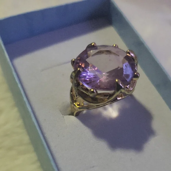 Elegant Gold and Purple Ring