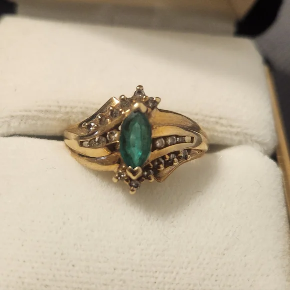 Vintage 10K Gold Emerald & Diamond Ring – Marquise Cut – GTR