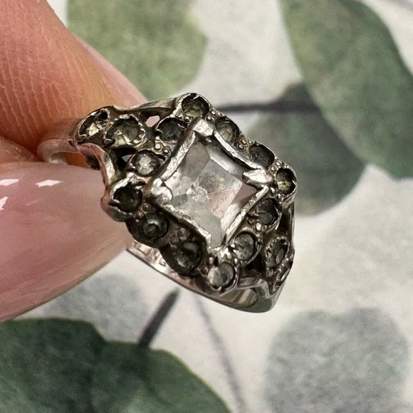 Elegant Antique Sterling Silver Ring with Clear Gemstones Size 6.75 2.3g