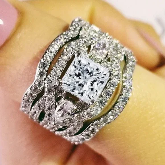 *NEW 18K White Gold Princess Cut Diamond 3PC Ring