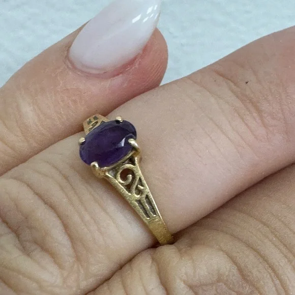 14K yellow gold and amethyst estate sale find filigree dainty size 4.5 ring 1.5g