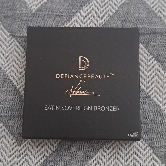 Defiance Beauty Satin Sovereign Bronzer in Shade Goddess Glow