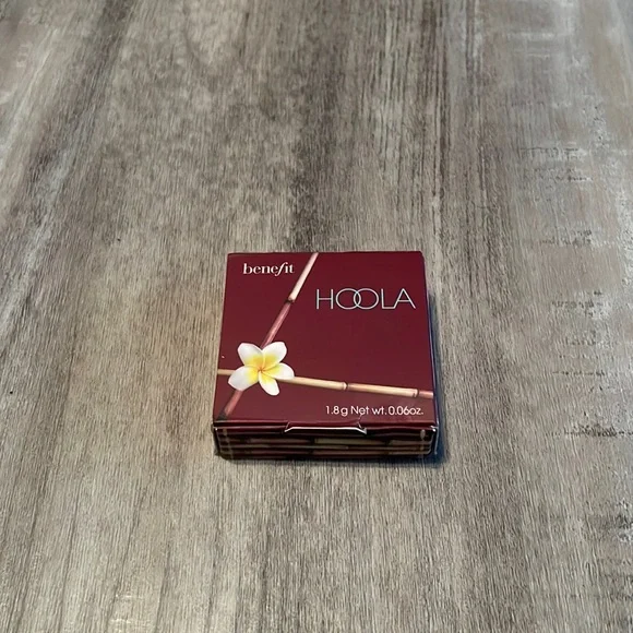Benefit HOOLA