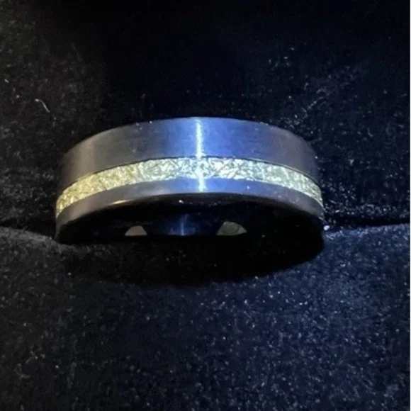 TUNGSTEN BLACK AND GOLD MEN'S RING SIZE‎ 13 (2358)