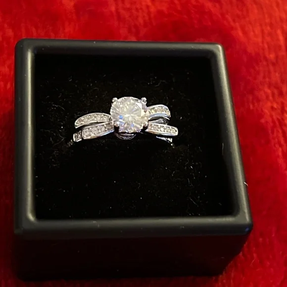 Moissanite Diamond bow‎ ring size 7